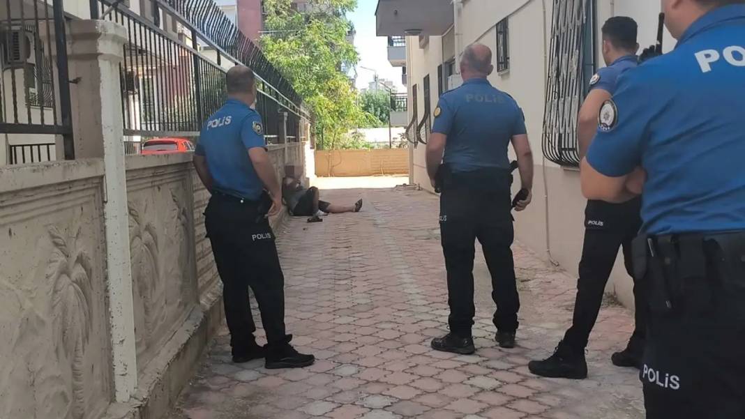 Antalya’da Kendini Yakmak İsteyen Adamı Bakın Kim İkna Etti? 4